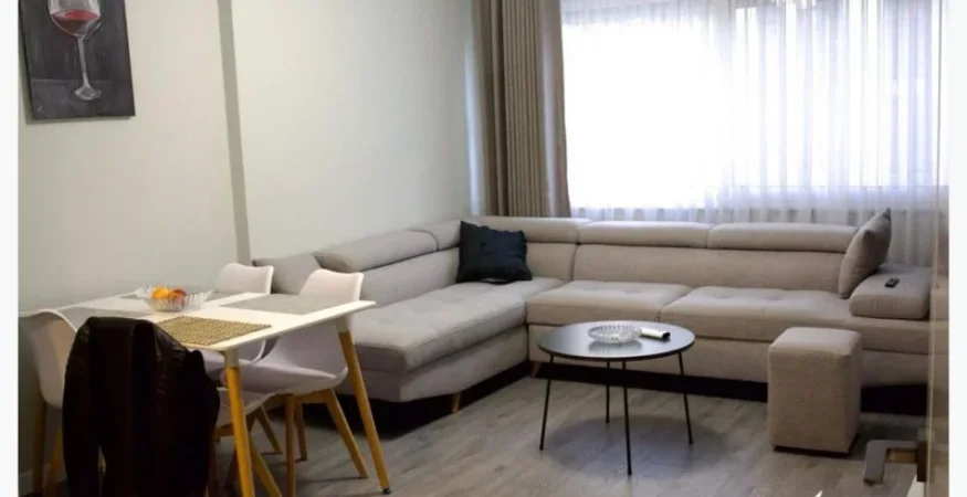 Tirane, jepet me qera apartament 1+1+Ballkon Kati 4, 60 m² 500 € (ASTIR)