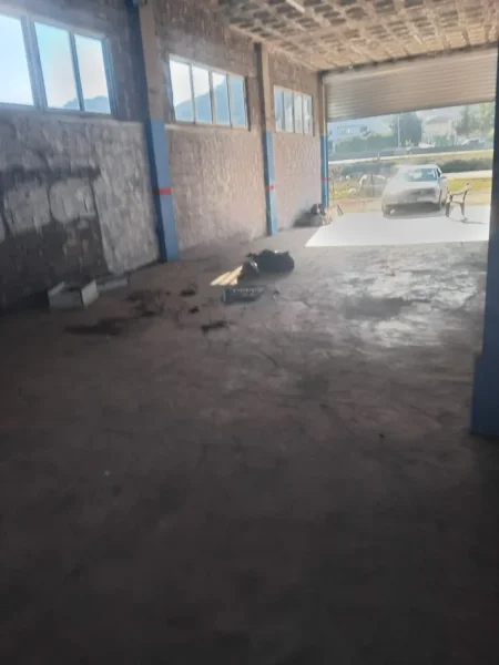 Tirane, jepet me qera magazine Kati 0, 400 m² 1.200 € (Vore)