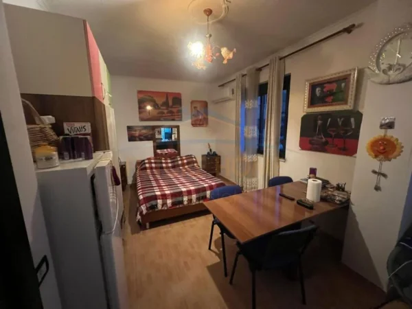 Shitet, Garsoniere, Rruga Siri Kodra