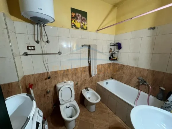 Shitet, Garsoniere, Rruga Siri Kodra