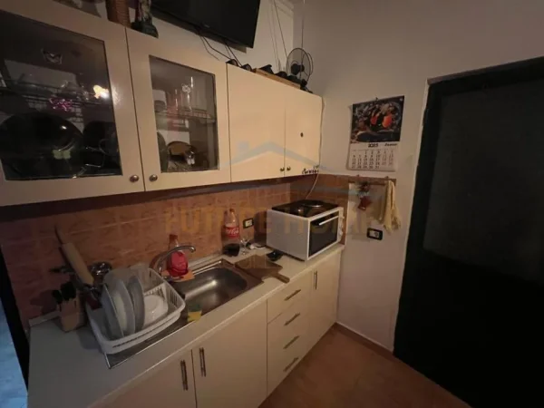Shitet, Garsoniere, Rruga Siri Kodra