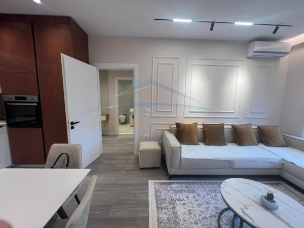 Tirane, jepet me qera apartament 1+1+Ballkon Kati 1, 70 m² 700 € (Selite)