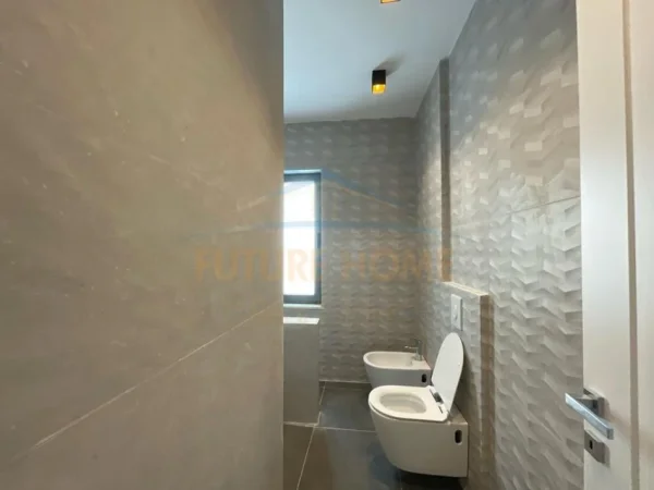 Tirane, shitet Vile 2 Katshe Kati 0, 152 m² 700.000 € (Lura 3, Gjiri i Lalzit)