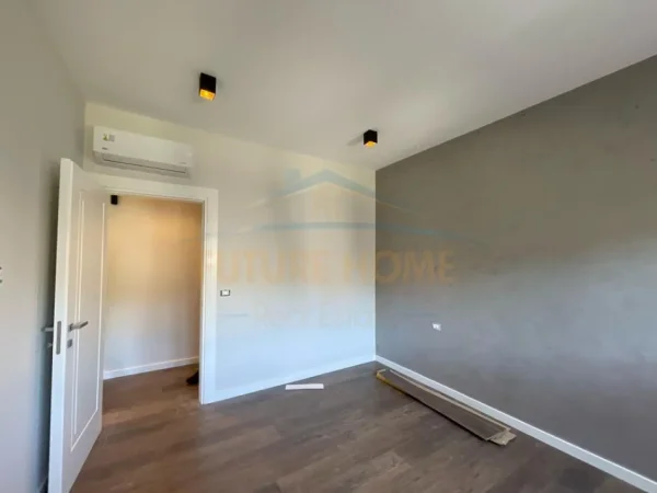 Tirane, shitet Vile 2 Katshe Kati 0, 152 m² 700.000 € (Lura 3, Gjiri i Lalzit)