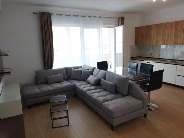 Tirane, jepet me qera apartament 2+1+Aneks+Ballkon Kati 8, 95 m² 700 € (fusha e aviacionit)