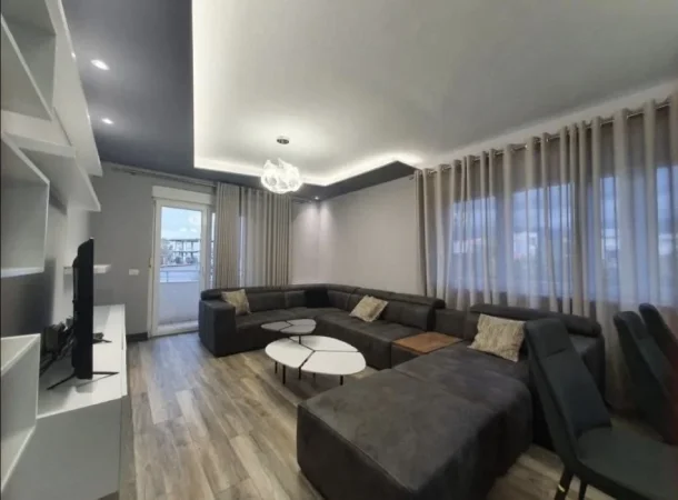 Tirane, shitet apartament , 145 m² 