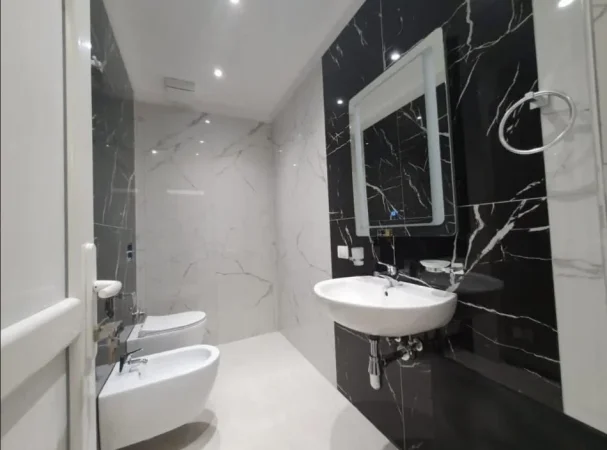 Tirane, shitet apartament , 145 m² 