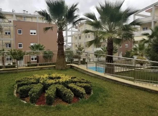 Tirane, shitet apartament , 145 m² 
