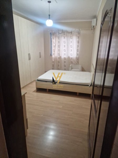 Tirane, jepet me qera apartament 3+1+Ballkon Kati 3, 150 m² 500 € (BRRYL)