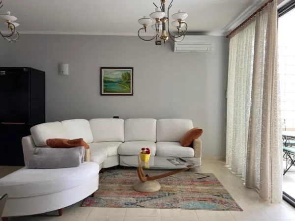 Tirane, jap me qera apartament 2+1+Ballkon Kati 2, 90 m² 650 € (Rruga Fortuzi)