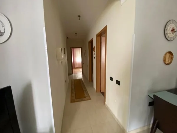 Tirane, jap me qera apartament 2+1+Ballkon Kati 2, 90 m² 650 € (Rruga Fortuzi)