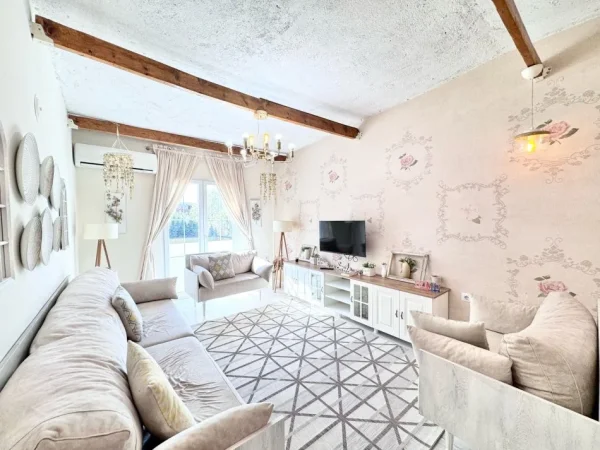 Tirane, shitet apartament 2+1+Aneks+Ballkon Kati 4, 100 m² 173.000 € (stacioni i trenit)