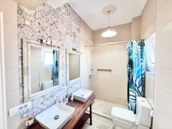 Tirane, shitet apartament 2+1+Aneks+Ballkon Kati 4, 100 m² 173.000 € (stacioni i trenit)