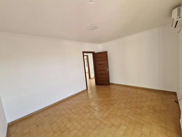 Tirane, jepet me qera zyre Kati 12, 157 m² 1.500 € (blloku)