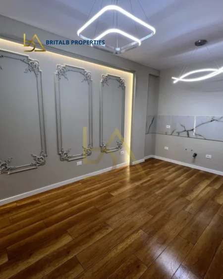 Tirane, shitet apartament 1+1+Ballkon , 