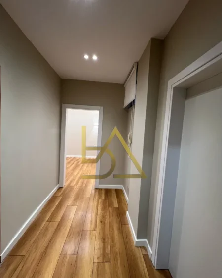 Tirane, shitet apartament 1+1+Ballkon , 