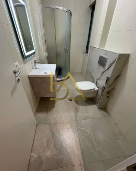 Tirane, shitet apartament 1+1+Ballkon , 