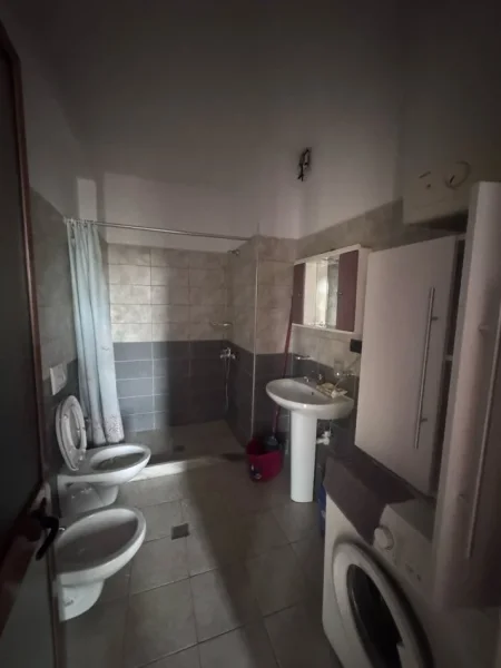 Tirane, jepet me qera apartament 1+1 Kati 2, 60 m² 450 € (Selvia (Vila Gold ))
