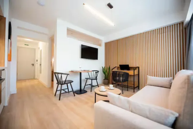 Tirane, jepet me qera apartament 3+1 Kati 11, 127 m² 1300 € (square 21)