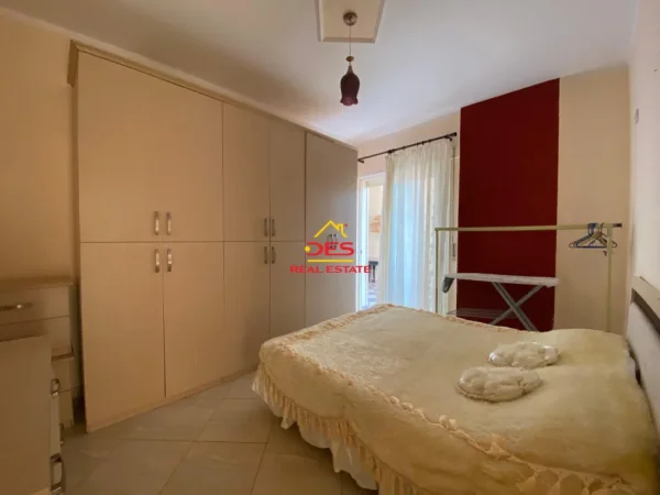 Vlore, jepet me qera apartament 2+1+Ballkon Kati 7, 400 m² 400 € (Rruga Hasan Kushta)