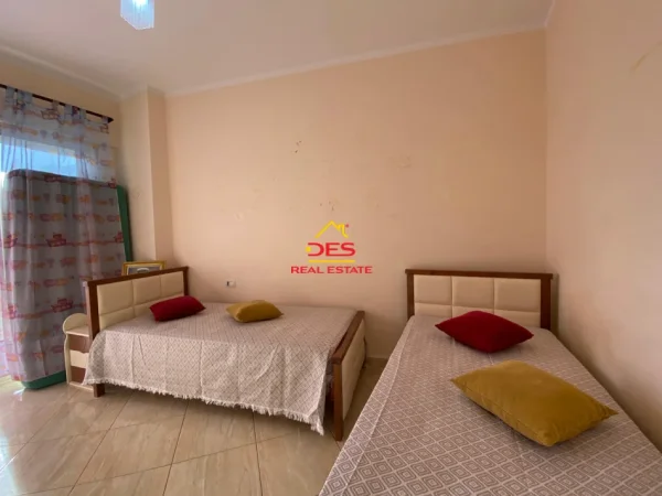 Vlore, jepet me qera apartament 2+1+Ballkon Kati 7, 400 m² 400 € (Rruga Hasan Kushta)