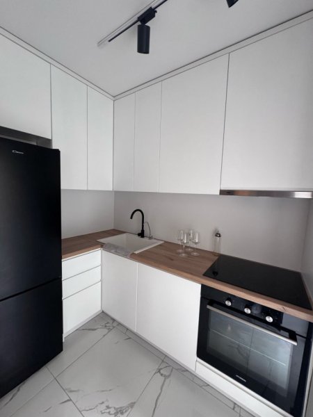 Tirane, jepet me qera apartament 1+1+Ballkon Kati 1, 53 m² 400 € (rruga Kongresi Manastirit)