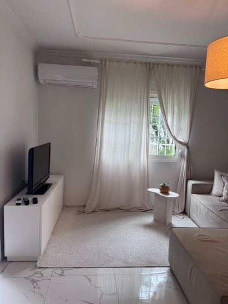 Tirane, jepet me qera apartament 1+1+Ballkon Kati 1, 53 m² 400 € (rruga Kongresi Manastirit)