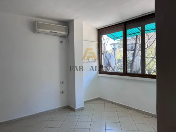 Shqiperi, shitet apartament 1+1 Kati 2, 53 m² 95.000 € (KOMISARIATI NR. 4)