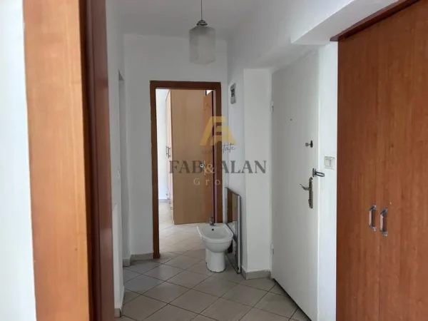 Shqiperi, shitet apartament 1+1 Kati 2, 53 m² 95.000 € (KOMISARIATI NR. 4)