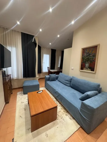 Tirane, jepet me qera apartament 2+1+Ballkon Kati 2, 100 m² 650 € (Myslym Shyr prane Someg)