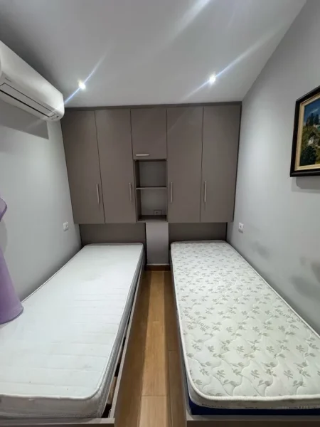 Tirane, jepet me qera apartament 2+1+Ballkon Kati 2, 100 m² 650 € (Myslym Shyr prane Someg)