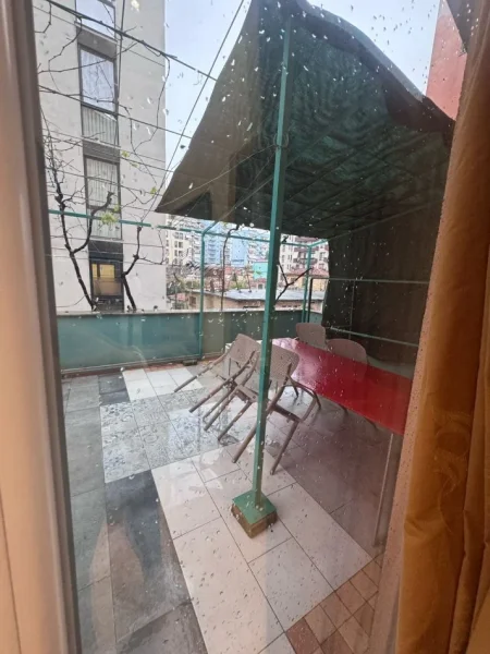 Tirane, jepet me qera apartament 2+1+Ballkon Kati 2, 100 m² 650 € (Myslym Shyr prane Someg)