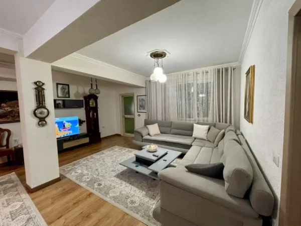 Tirane, shitet shtepi 2+1+Aneks+Ballkon Kati 1, 200 m² 149.000 € (Niko Avrami afer shkolles Barjam Curri)