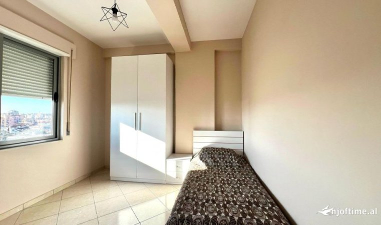 JEPET ME QERA: APARTAENT 3+1+2wc & Ballkone ( 📍 Vlore - Bishti I Kalldremit ) Me Pamje Fantastike Të Vlorës | Instalime Cilesore ( 500 Euro/muaj )
