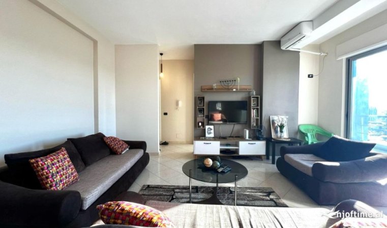 JEPET ME QERA: APARTAENT 3+1+2wc & Ballkone ( 📍 Vlore - Bishti I Kalldremit ) Me Pamje Fantastike Të Vlorës | Instalime Cilesore ( 500 Euro/muaj )