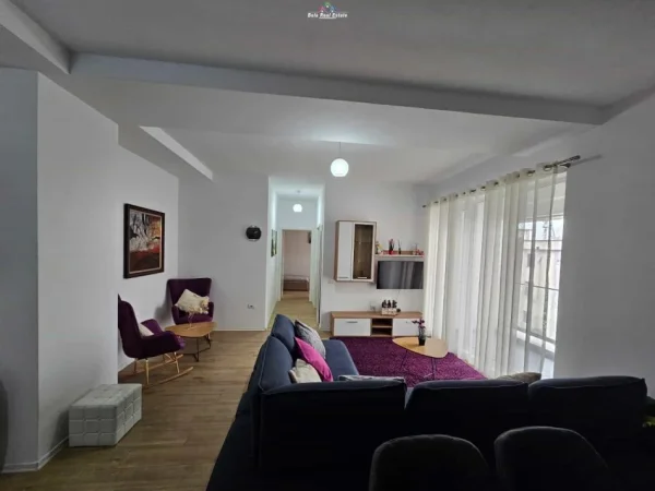 Tirane, jepet me qera apartament 2+1 Kati 4, 110 m² 600 € (siri kodra)