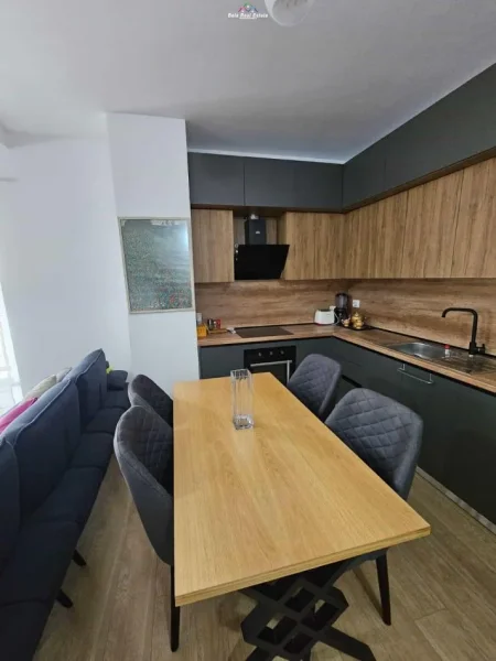 Tirane, jepet me qera apartament 2+1 Kati 4, 110 m² 600 € (siri kodra)
