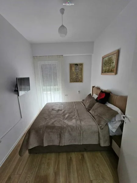 Tirane, jepet me qera apartament 2+1 Kati 4, 110 m² 600 € (siri kodra)