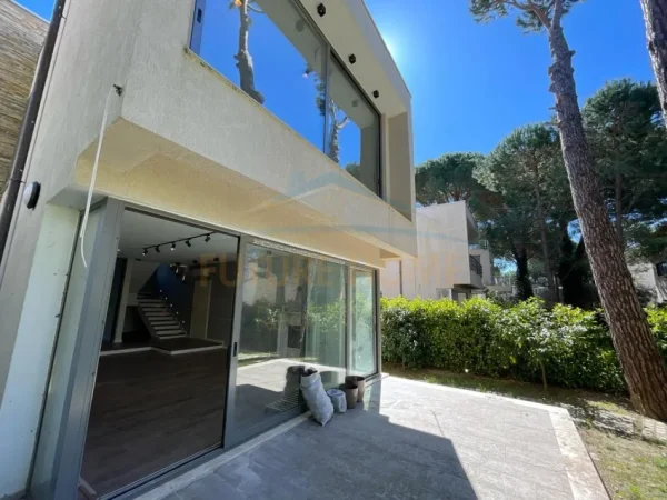 Gjiri Lalezit | Hamallaj, shitet Vile, 2 Kateshe, 219 m² 700.000 € (Lura 3 , Gjiri i Lalëzit)