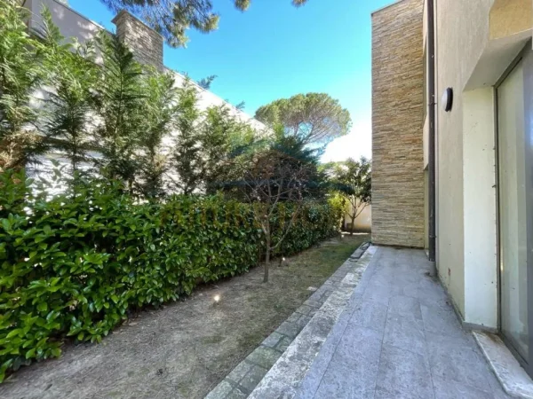 Gjiri Lalezit | Hamallaj, shitet Vile, 2 Kateshe, 219 m² 700.000 € (Lura 3 , Gjiri i Lalëzit)