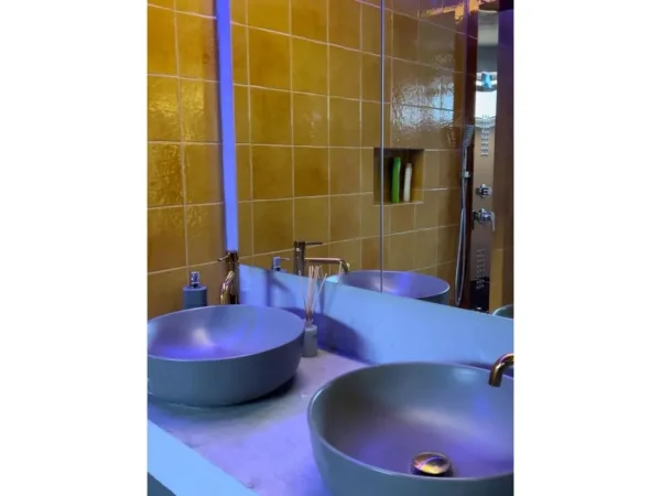 Tirane, jepet me qera apartament 1+1 Kati 2, 35 m² 500 € (Prane Pazarit te Ri)