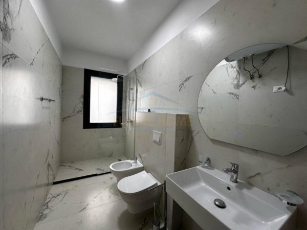 Tirane, jepet me qera apartament 2+1+Ballkon Kati 3, 117 m² 1.500 € (Metinvest, Liqeni i Thate)