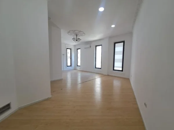 ZYRE ME QERA ,NE QENDER