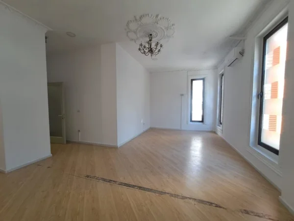 ZYRE ME QERA ,NE QENDER