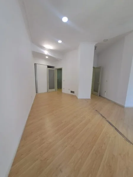 ZYRE ME QERA ,NE QENDER