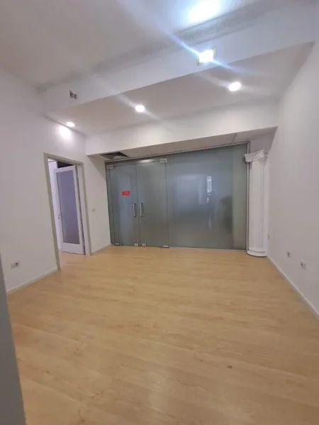 ZYRE ME QERA ,NE QENDER