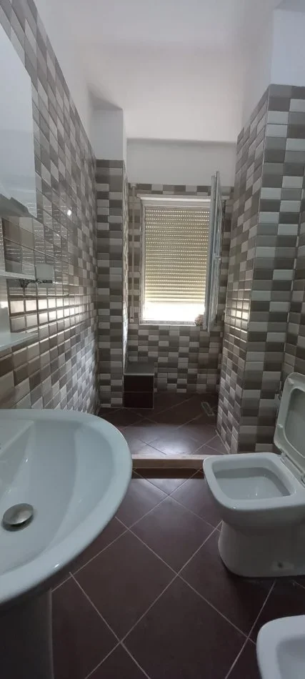 Tirane, shitet apartament 1+1 Kati 4, 83 m² 87.000 € (Hotel Gaxherri)