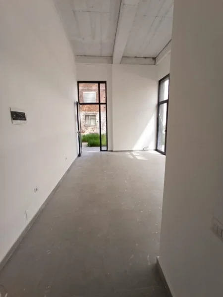 Tirane, jepet me qera ambjent biznesi Kati 0, 40 m² 500 € (Rruga e Durresit)