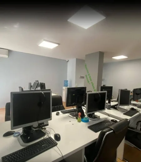 Tirane, jepet me qera apartament 2+1 Kati 4, 1.000 € (Rruga Ismail Qemali)