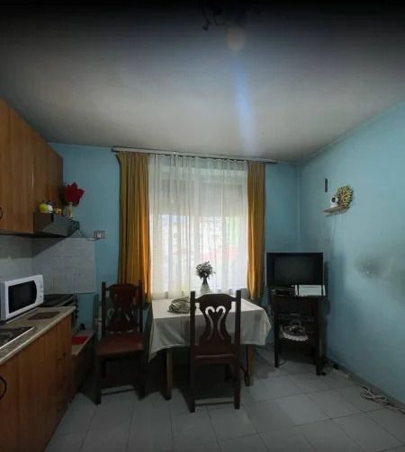 Tirane, jepet me qera apartament 1+1 Kati 2, 60 m² 600 € (Rruga Muhamed Gjollesha)
